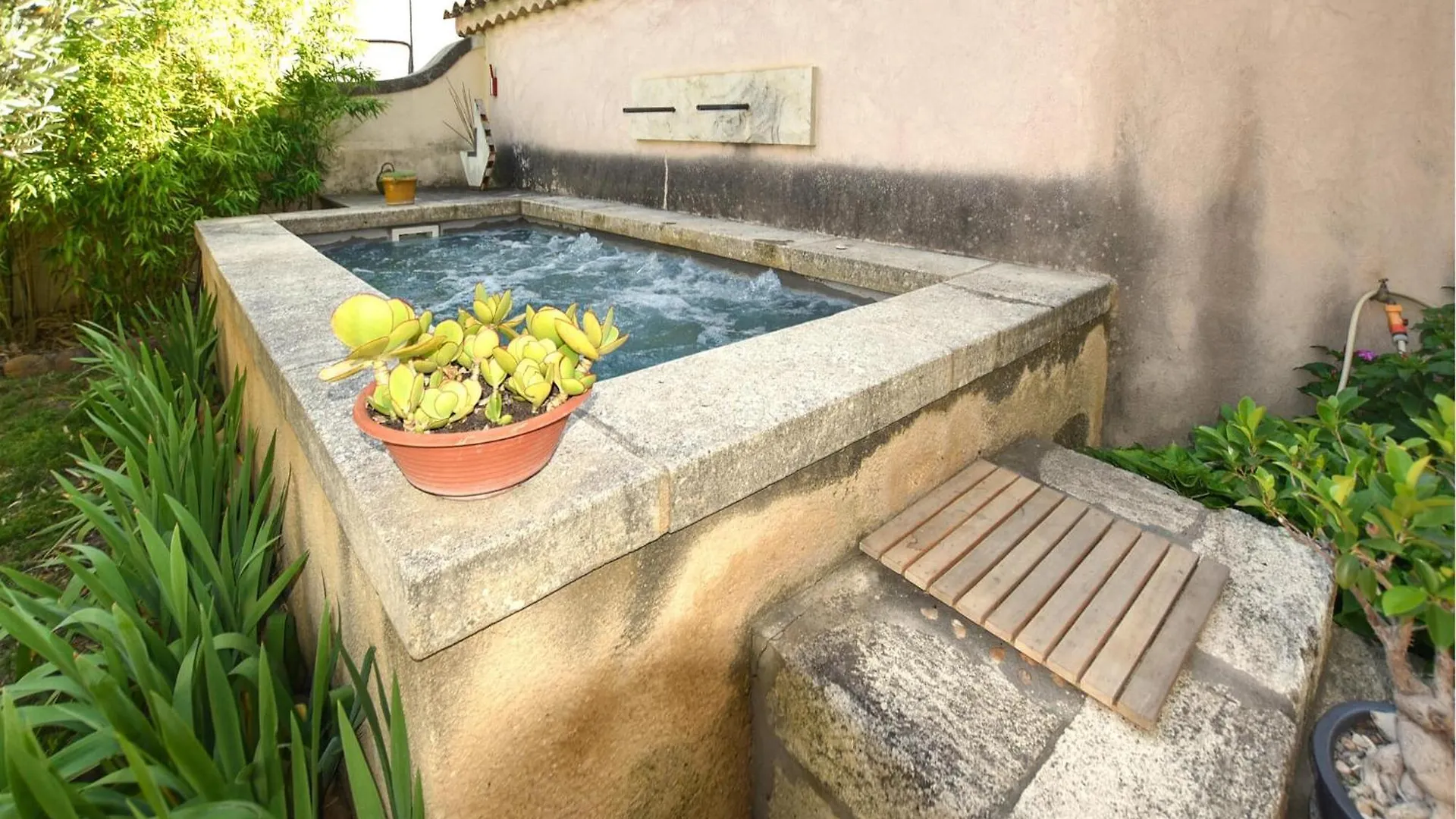 Awesome Apartment In Morieres-Les-Avignon France