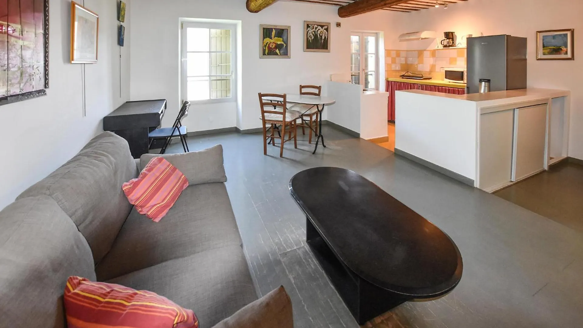 Awesome Apartment In Morieres-Les-Avignon 0*,  France