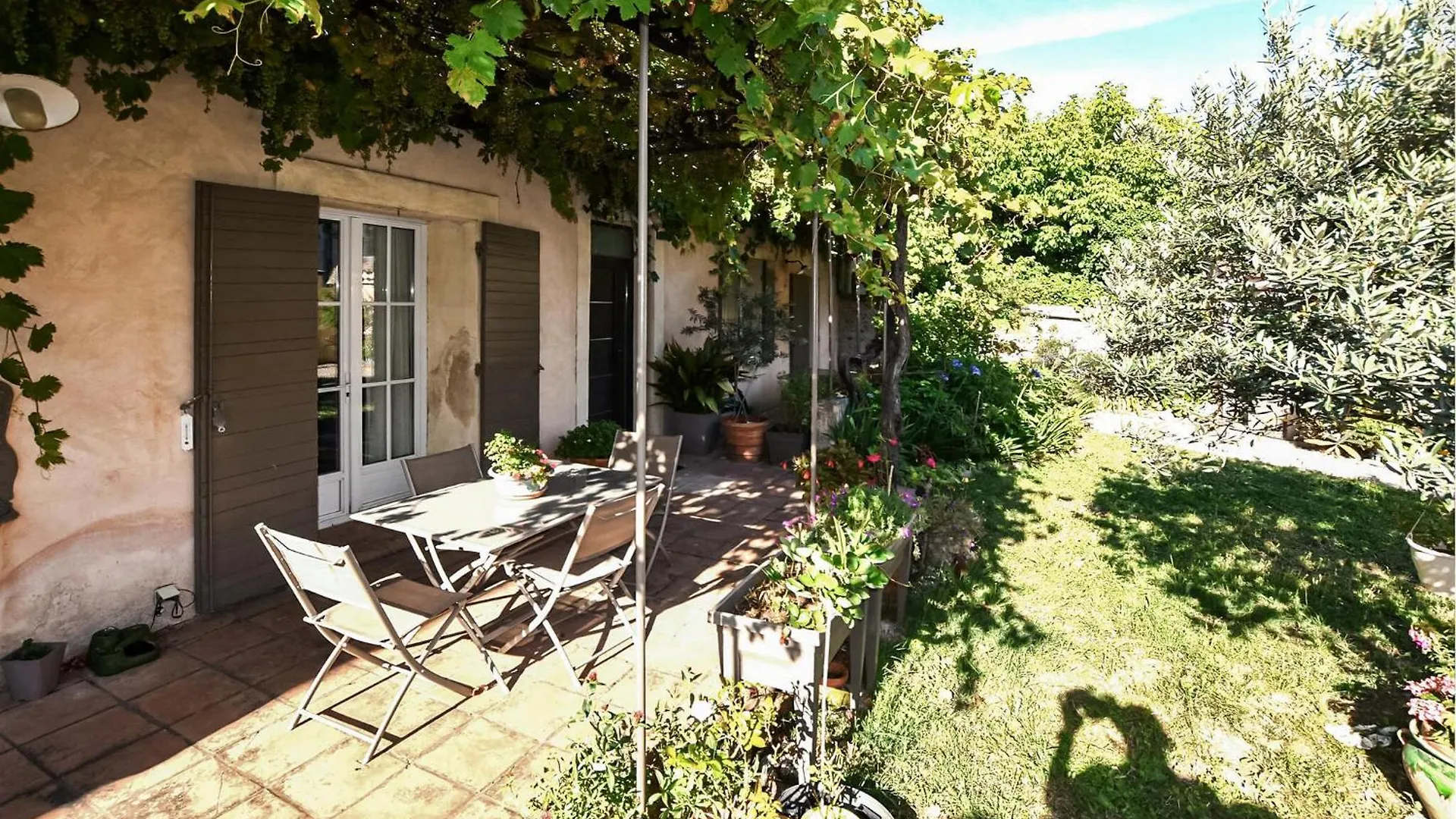 Awesome Apartment In Morieres-Les-Avignon